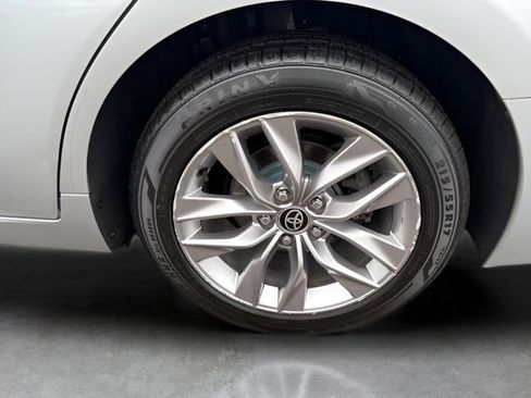 Used 2021 Toyota Avalon XLE FWD image 10