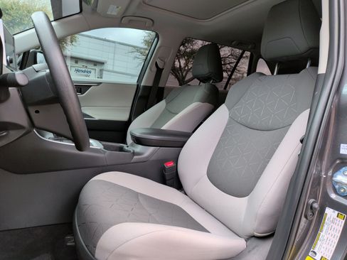 Used 2025 Toyota RAV4 XLE w/ Convenience Package image 16