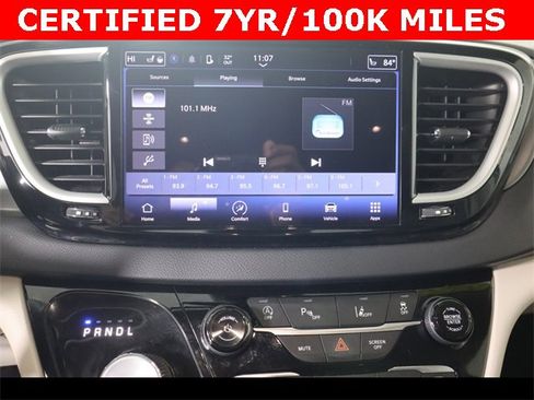Used 2023 Chrysler Pacifica Touring-L image 24