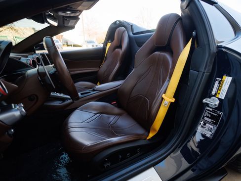 Used 2021 Ferrari 812 GTS image 39