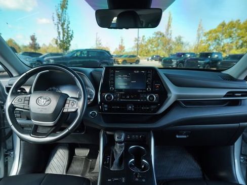 Used 2022 Toyota Highlander XLE image 26