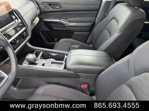 Used 2024 Nissan Pathfinder SV FWD image 12