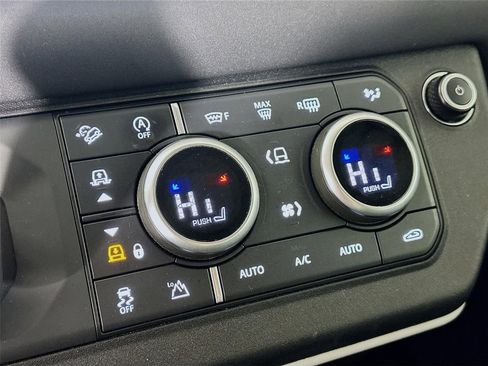 Used 2021 Land Rover Defender 90 First Edition image 25