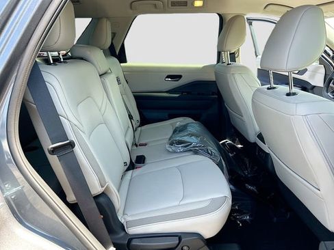 New 2026 Nissan Pathfinder SL FWD image 22