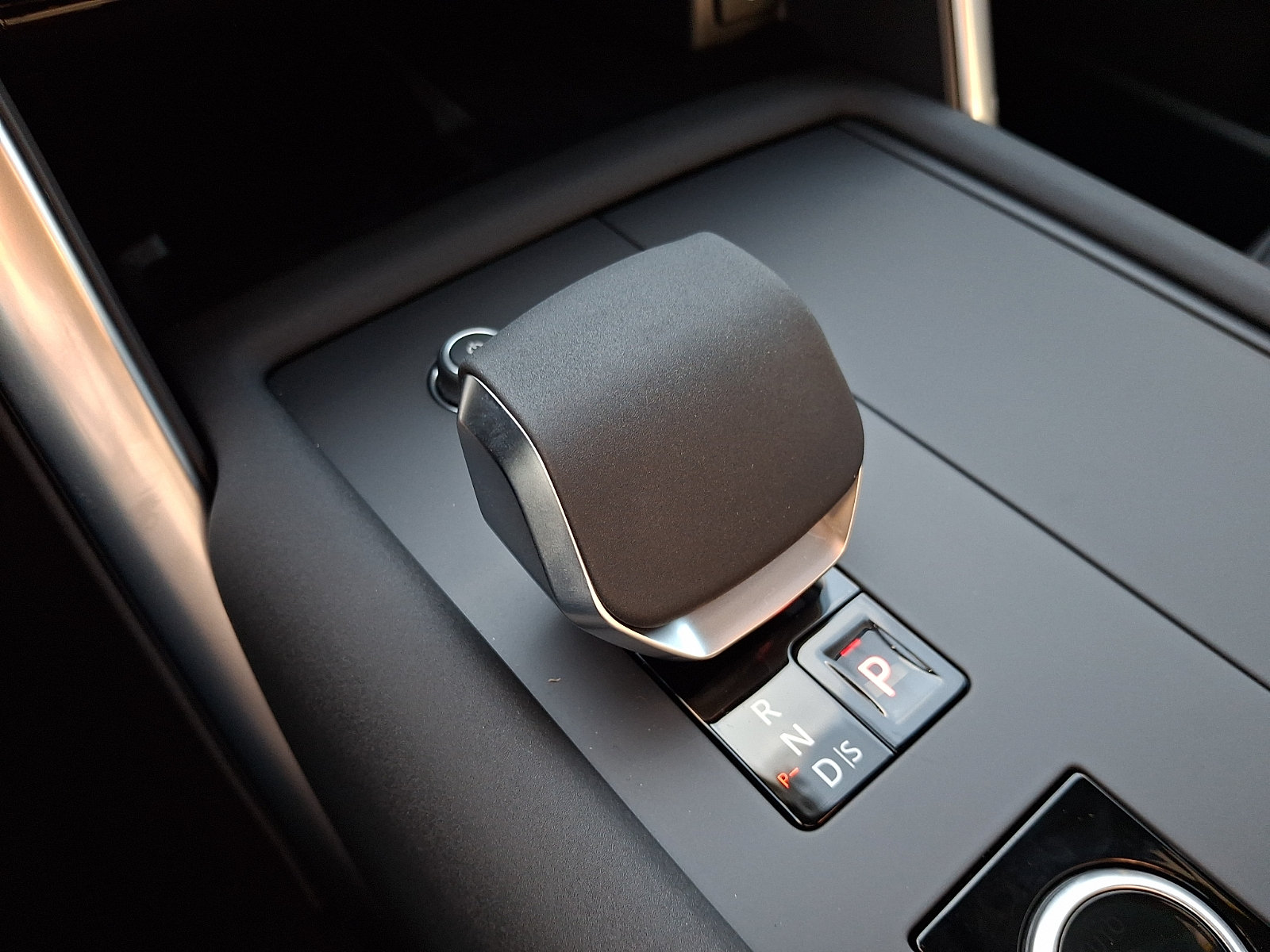 New 2026 Land Rover Discovery Limited Edition AWD/4WD image 13