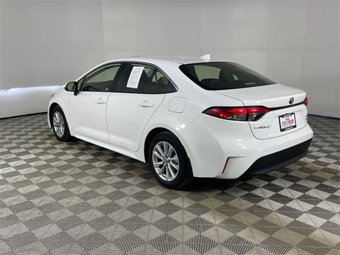 Used 2025 Toyota Corolla XLE image 23