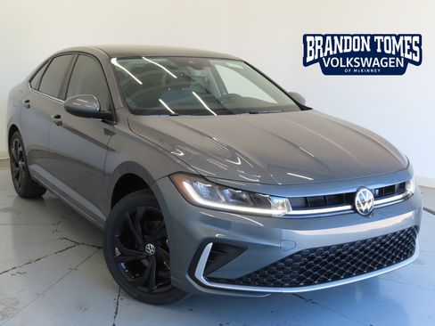 New 2025 Volkswagen Jetta SE image 1