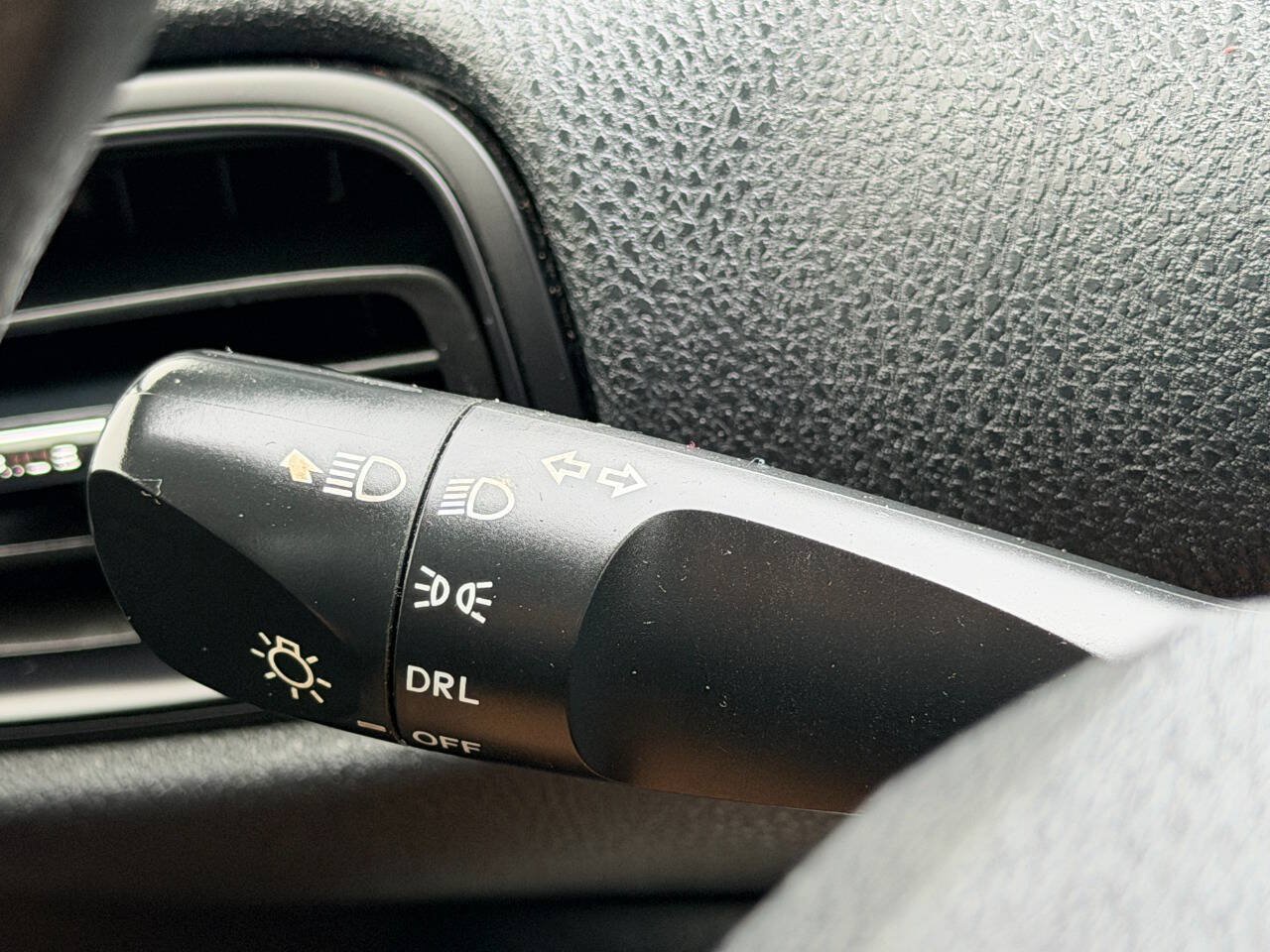 Used 2022 Toyota Prius LE FWD image 36