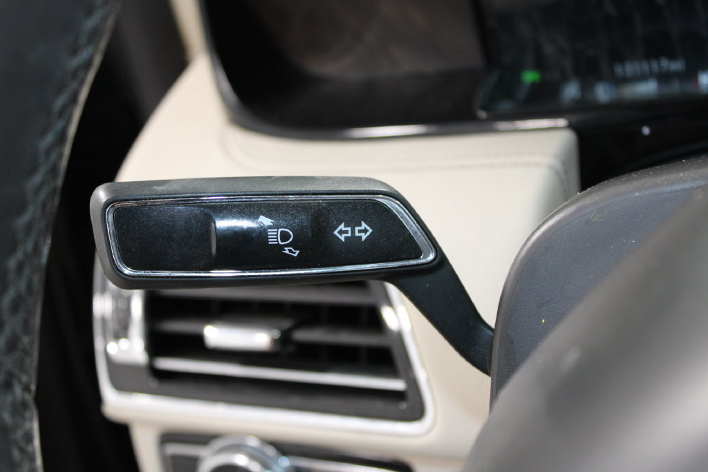 Used 2018 Lincoln Navigator Select RWD image 21