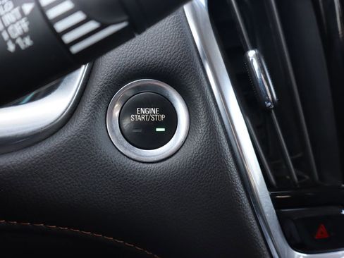 Used 2020 Chevrolet Traverse LT FWD image 13
