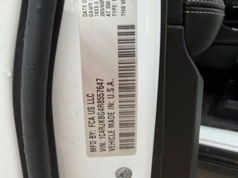 Used 2024 Jeep Grand Cherokee L Limited w/ Luxury Tech Group II image 9