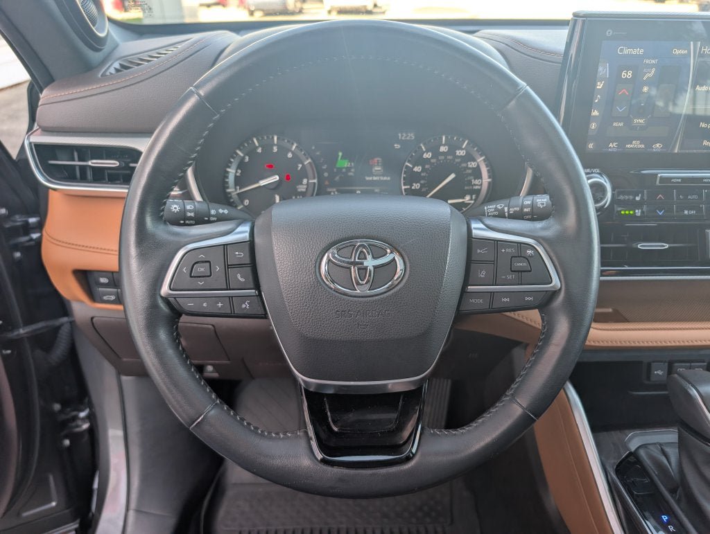 Certified 2020 Toyota Highlander Platinum AWD/4WD image 17