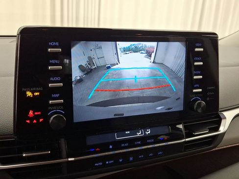 Used 2024 Toyota Sienna LE FWD image 18
