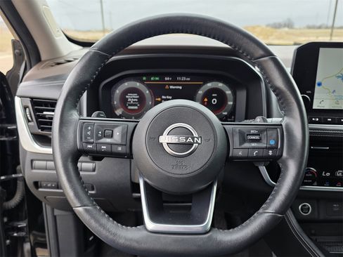 Used 2022 Nissan Rogue Platinum w/ Head-Up Display Package image 11