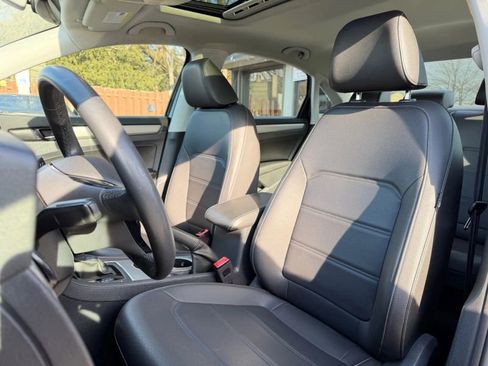 Used 2022 Volkswagen Passat 2.0T SE image 11