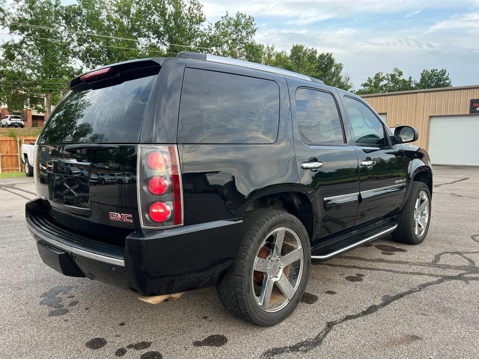 Used 2007 GMC Yukon Denali AWD/4WD image 3
