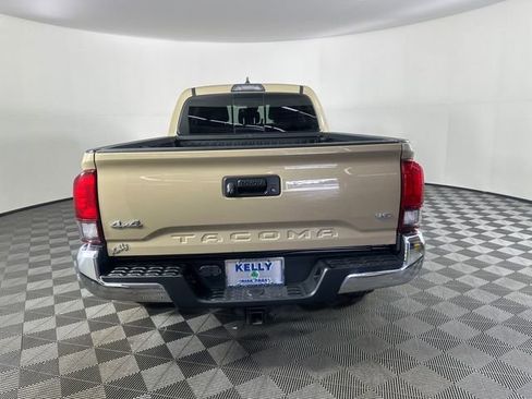 Used 2018 Toyota Tacoma SR5 image 8