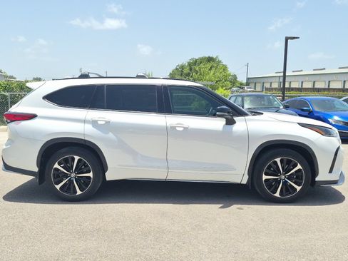 Used 2021 Toyota Highlander XSE FWD image 6