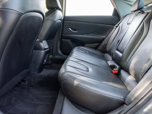 Certified 2025 Hyundai Elantra Limited FWD image 24