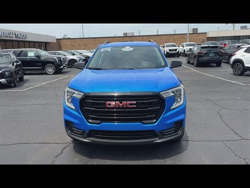 Certified 2024 GMC Terrain SLE w/ Driver Convenience Package AWD/4WD image 3