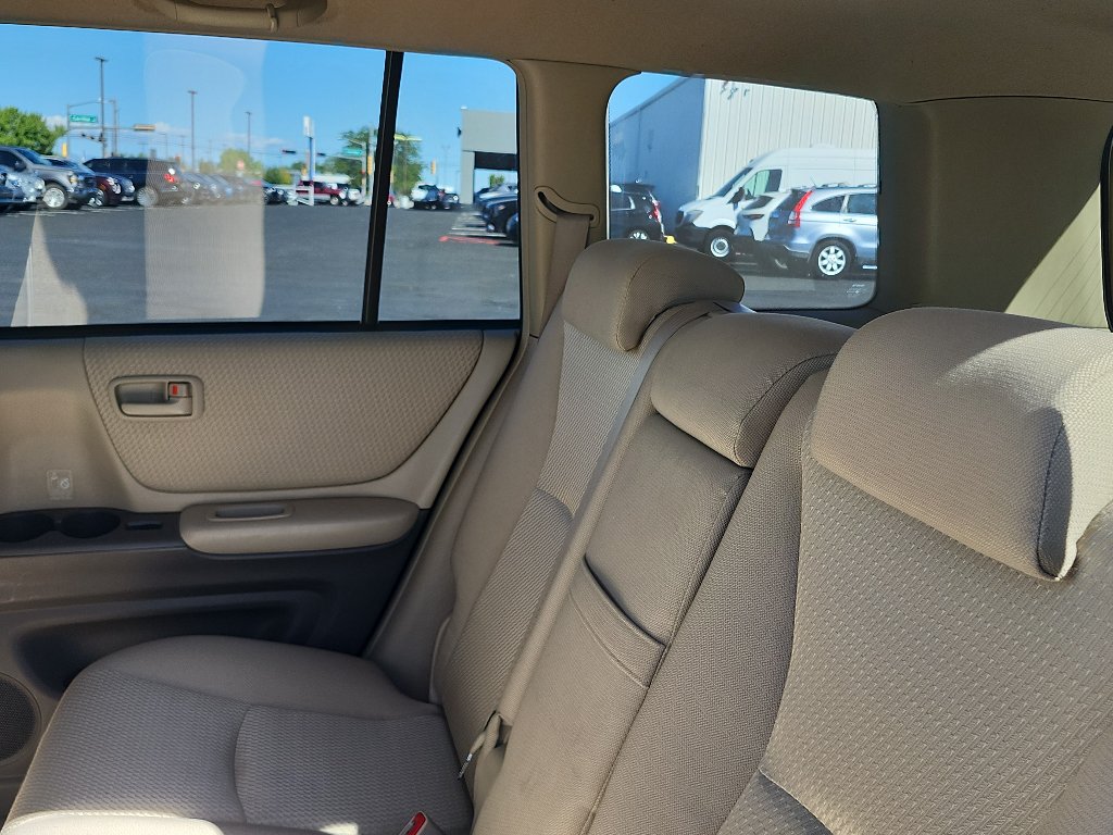 Used 2005 Toyota Highlander 2WD V6 w/ Appearance Pkg image 12
