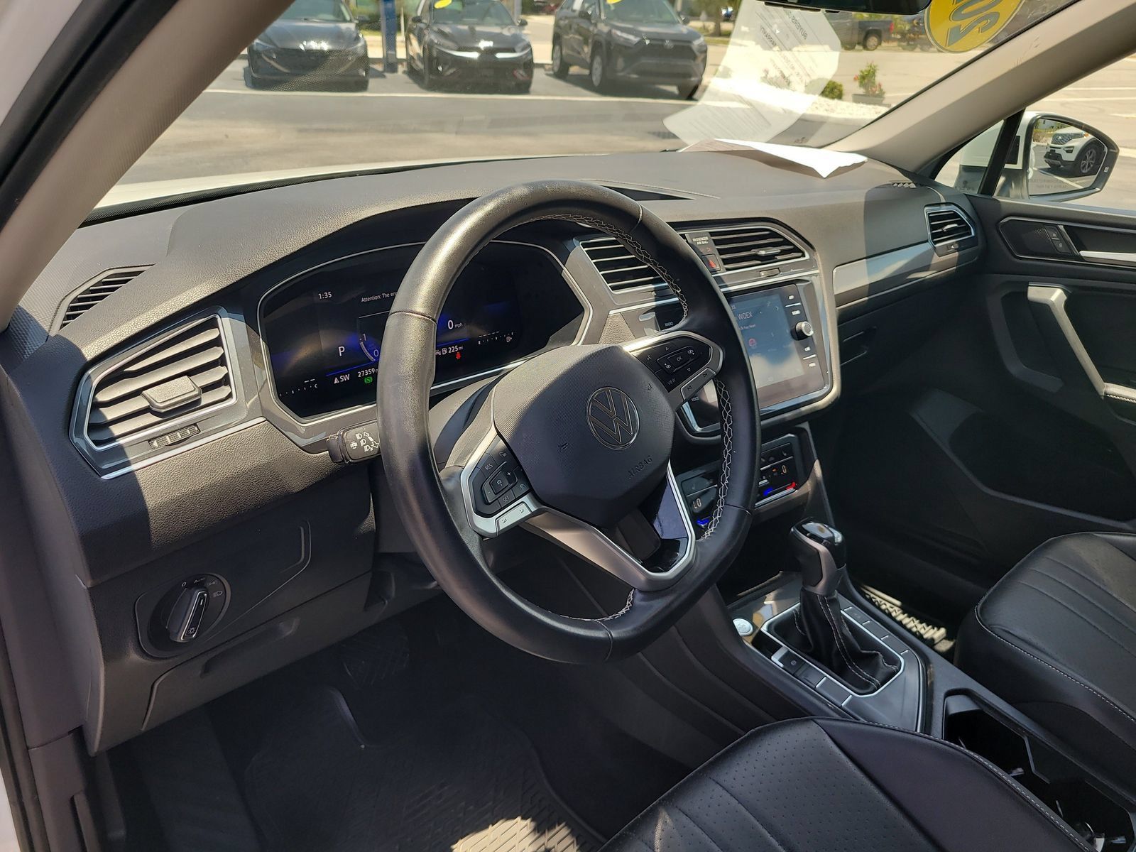 Used 2024 Volkswagen Tiguan SE FWD image 17