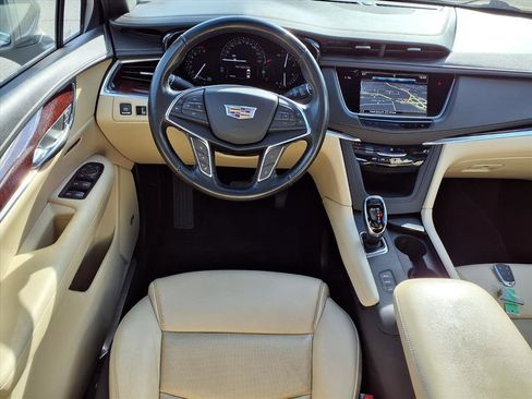 Used 2019 Cadillac XT5 Luxury image 2