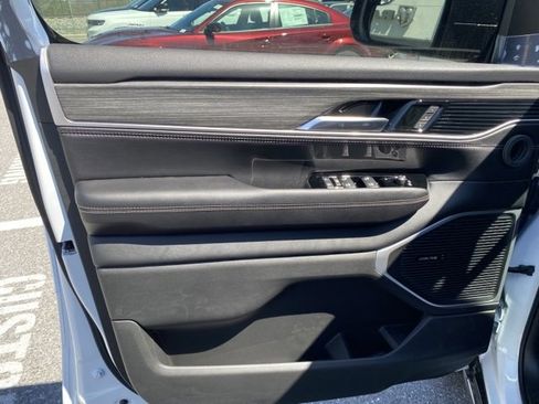 New 2023 Jeep Wagoneer Series III w/ Preferred Equipment Group image 13