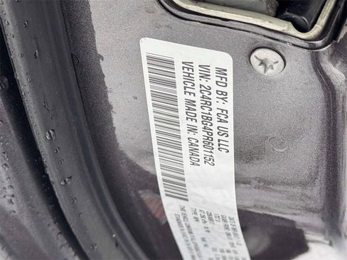 Used 2023 Chrysler Pacifica Touring-L image 14