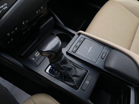 Used 2019 Lexus ES 350 w/ Premium Package FWD image 18