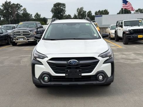 Used 2025 Subaru Outback Premium AWD/4WD image 2