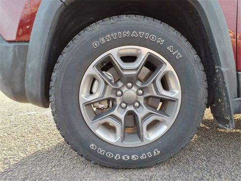 Used 2019 Jeep Cherokee Trailhawk w/ Cold Weather Group image 9