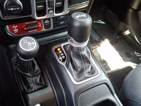 Certified 2025 Jeep Wrangler Unlimited Sport AWD/4WD image 14