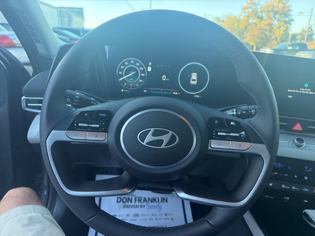 Used 2026 Hyundai Elantra Limited FWD image 17