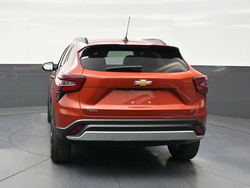 Used 2024 Chevrolet Trax LT w/ Driver Confidence Package FWD image 3