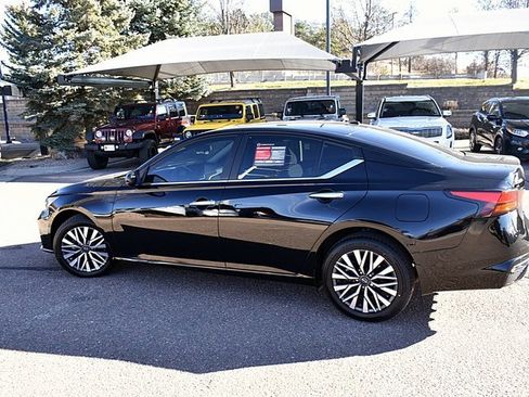 Used 2024 Nissan Altima 2.5 SV w/ SV Premium Package image 6