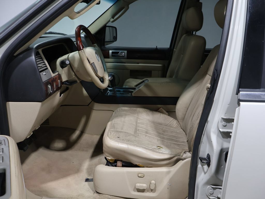 Used 2006 Lincoln Navigator Luxury AWD/4WD image 19