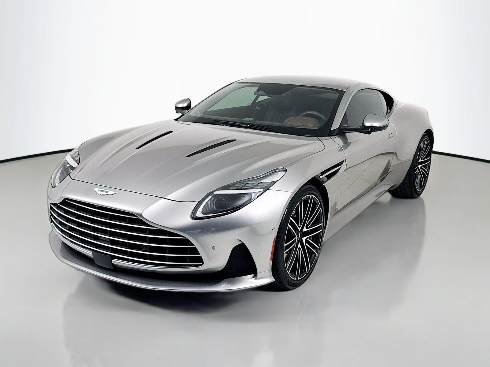 Used 2024 Aston Martin DB12 Coupe RWD image 3