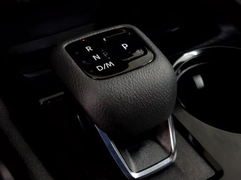 Used 2024 Nissan Rogue S image 17