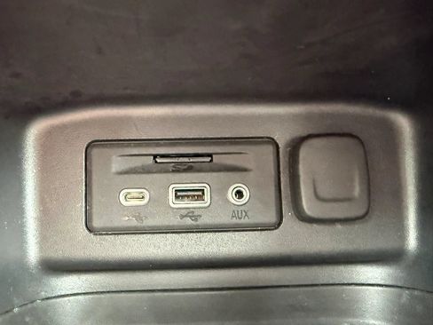 Used 2020 Chevrolet Equinox LT FWD image 23