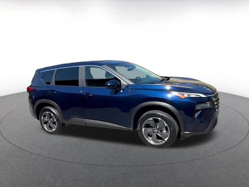 Used 2025 Nissan Rogue SV FWD image 2