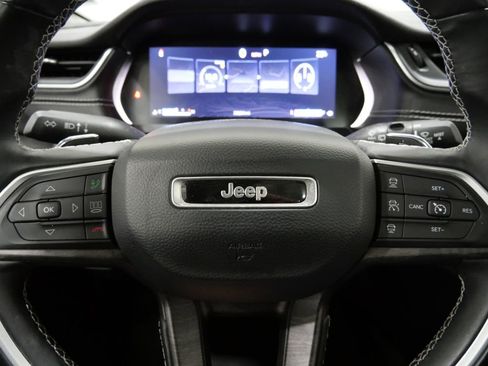 Used 2022 Jeep Grand Cherokee L Limited w/ Luxury Tech Group II image 16