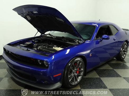 Used 2022 Dodge Challenger R/T Scat Pack w/ Driver Convenience Group RWD image 30
