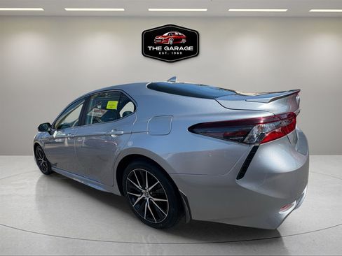 Used 2022 Toyota Camry SE w/ Cold Weather Package image 5