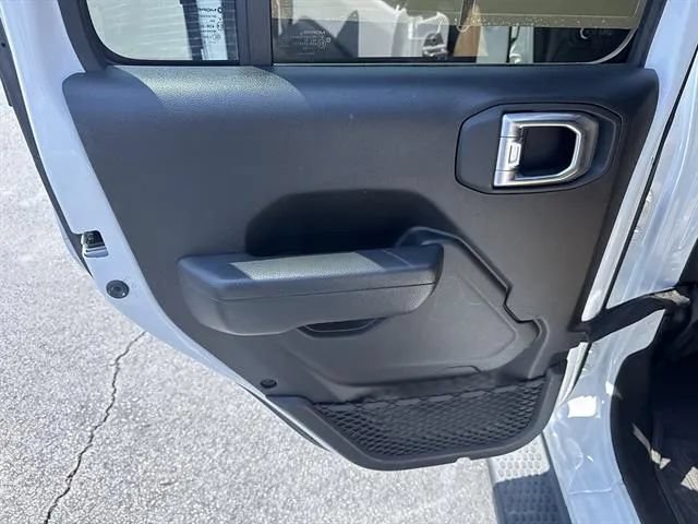 Used 2022 Jeep Wrangler Unlimited Sport AWD/4WD image 14