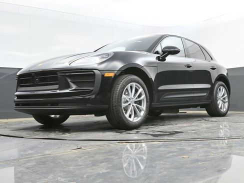 New 2025 Porsche Macan image 31