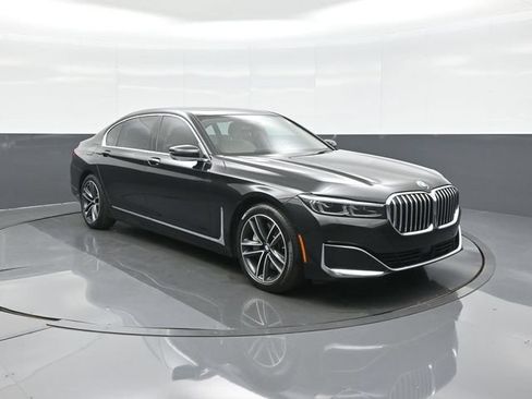 Used 2022 BMW 750i xDrive w/ Luxury Rear Seating Package AWD/4WD image 1