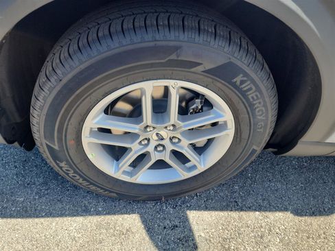 New 2025 Ford Explorer Active w/ Active Comfort Package image 9