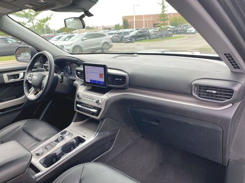 Used 2023 Ford Explorer XLT w/ Equipment Group 202A AWD/4WD image 27