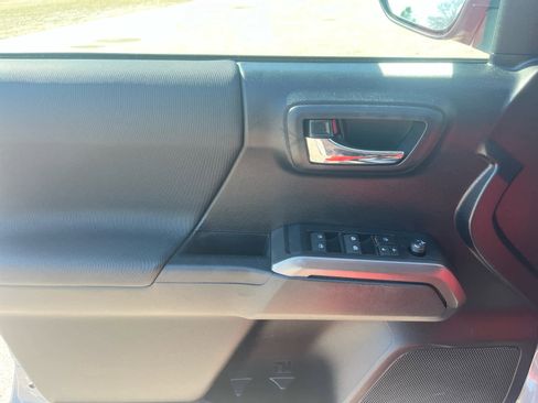 Used 2020 Toyota Tacoma TRD Sport image 22